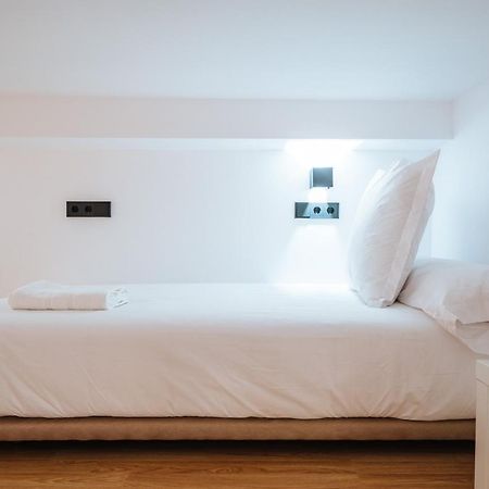 Apartamentos Montevideo 6 Севилья Экстерьер фото