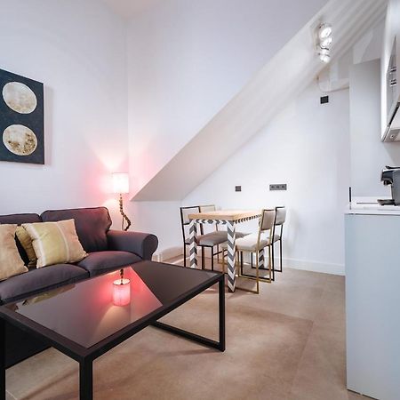 Apartamentos Montevideo 6 Севилья Экстерьер фото