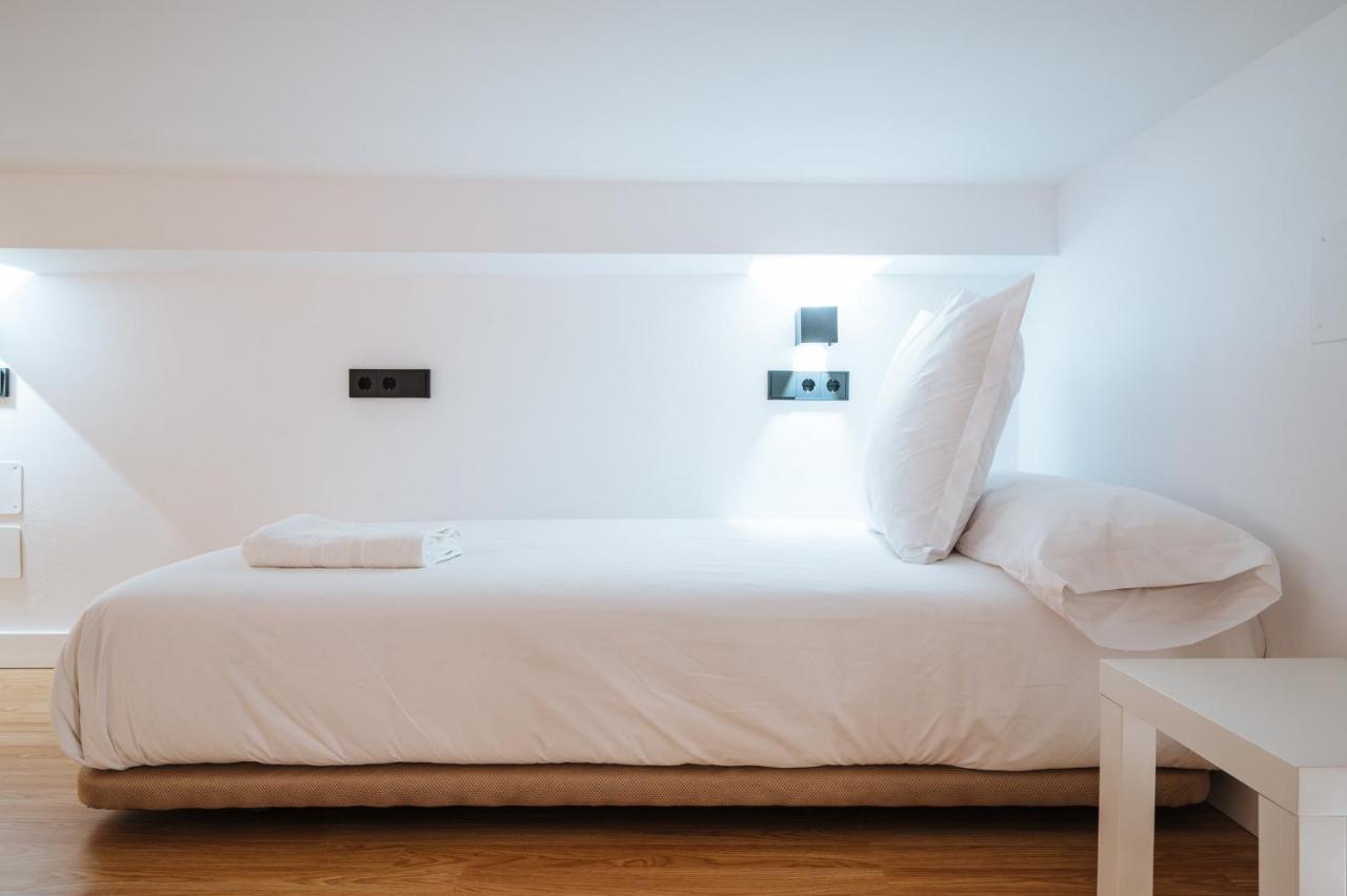 Apartamentos Montevideo 6 Севилья Экстерьер фото