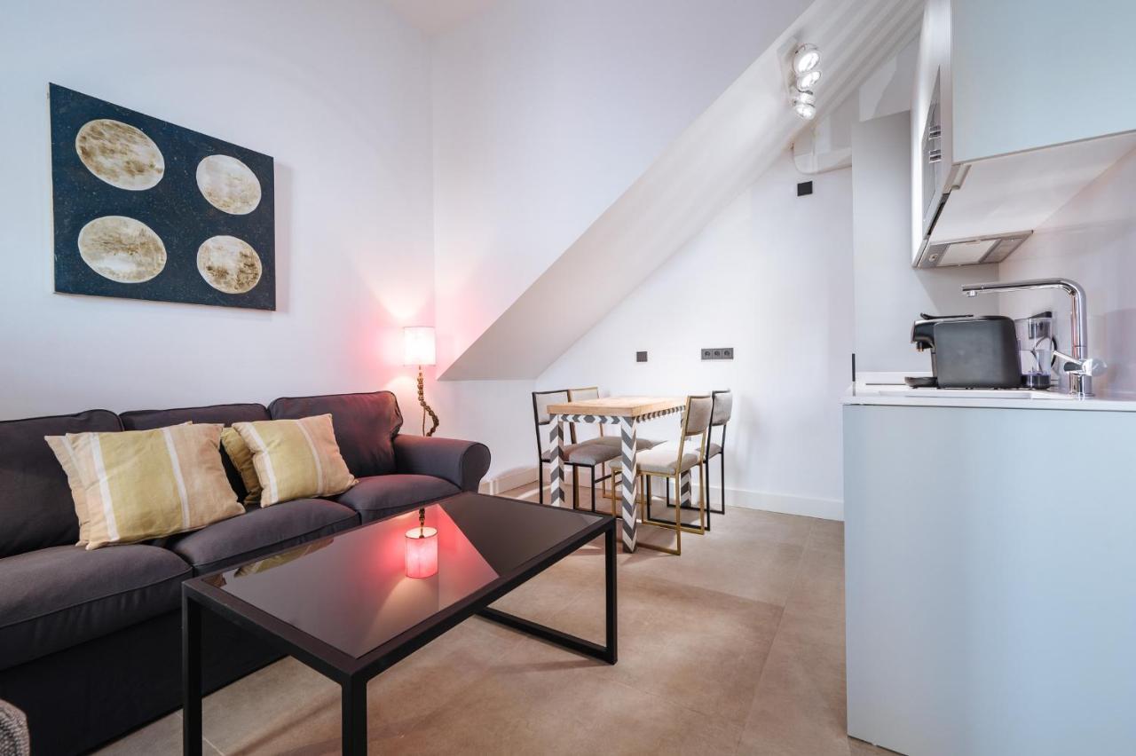 Apartamentos Montevideo 6 Севилья Экстерьер фото
