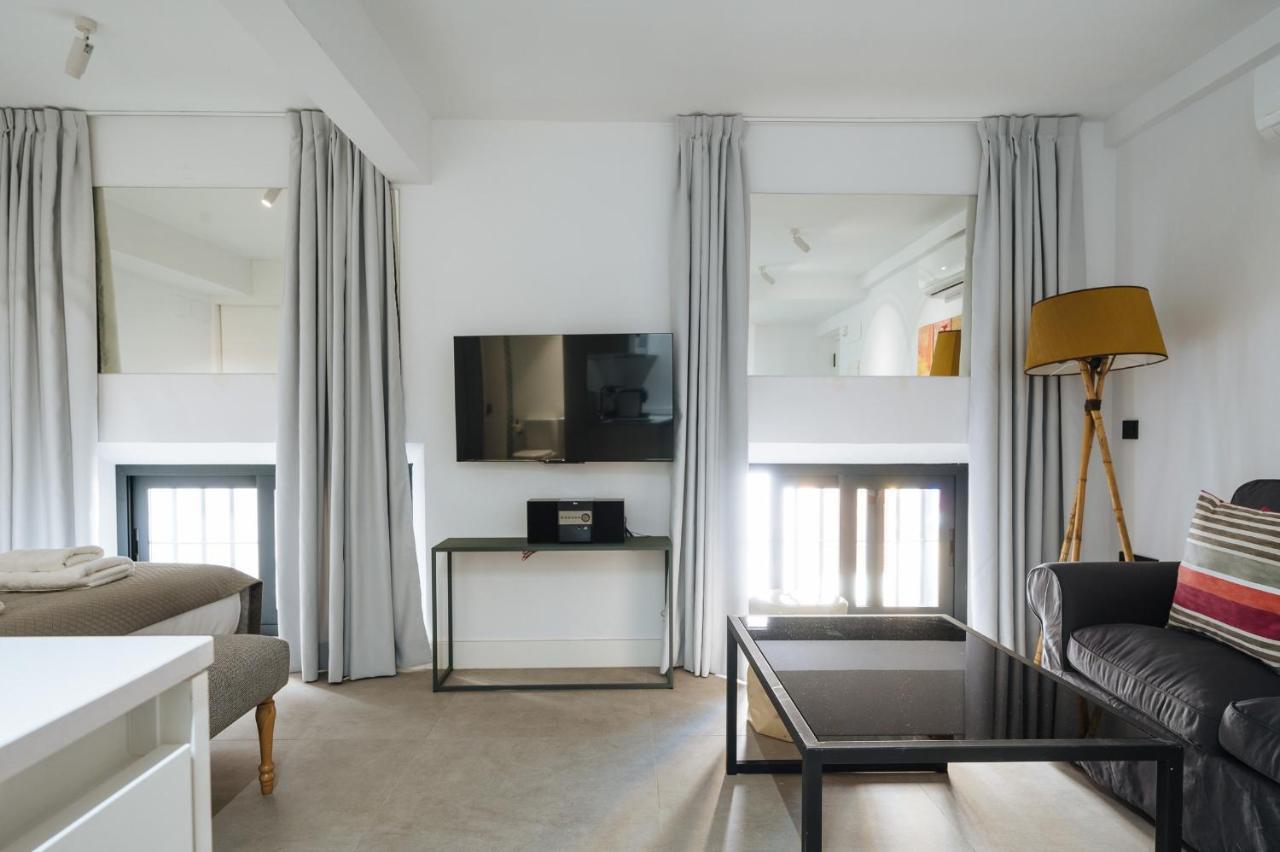 Apartamentos Montevideo 6 Севилья Экстерьер фото