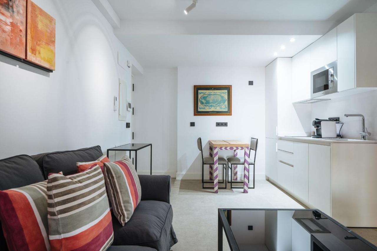 Apartamentos Montevideo 6 Севилья Экстерьер фото