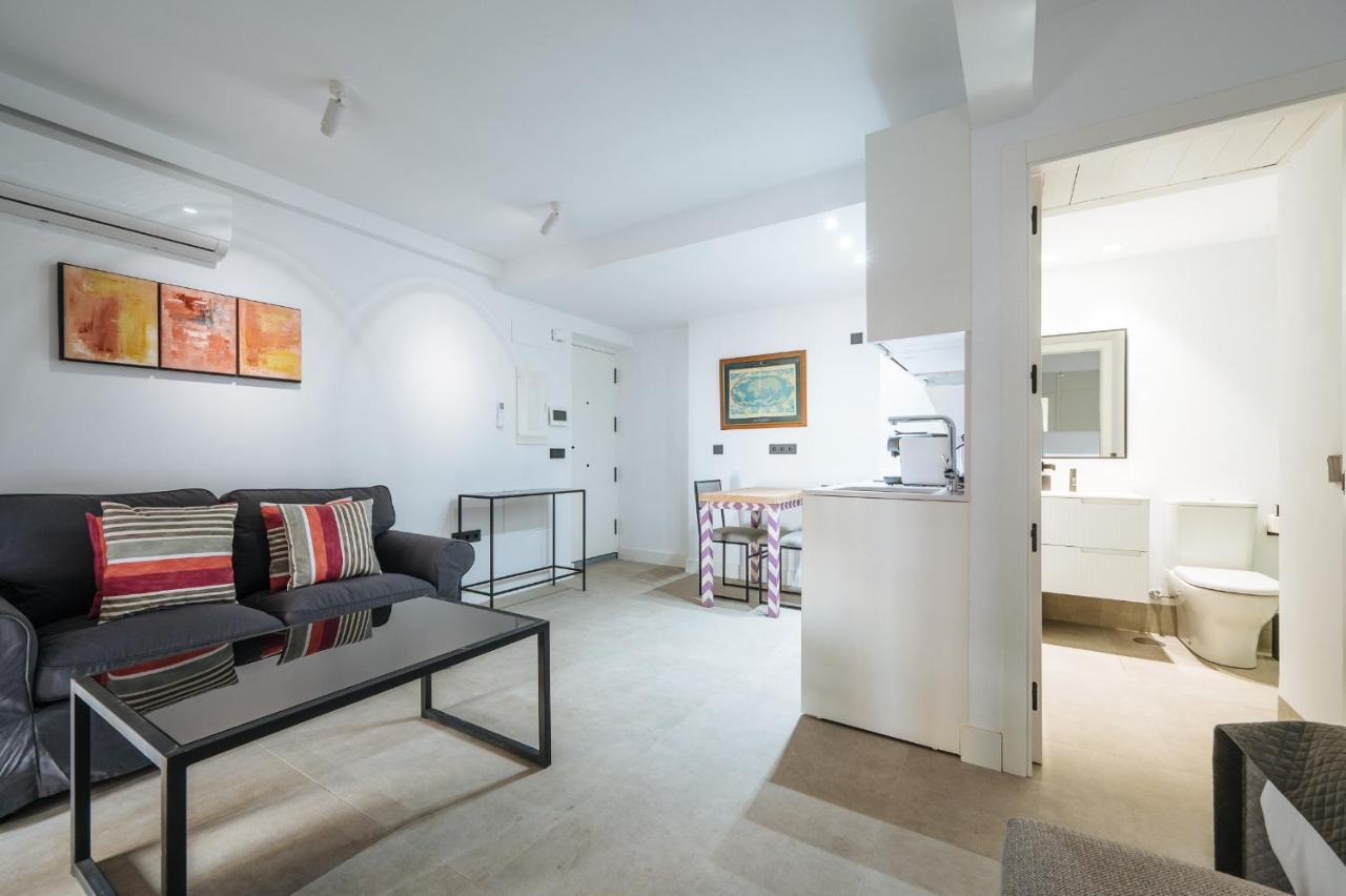 Apartamentos Montevideo 6 Севилья Экстерьер фото