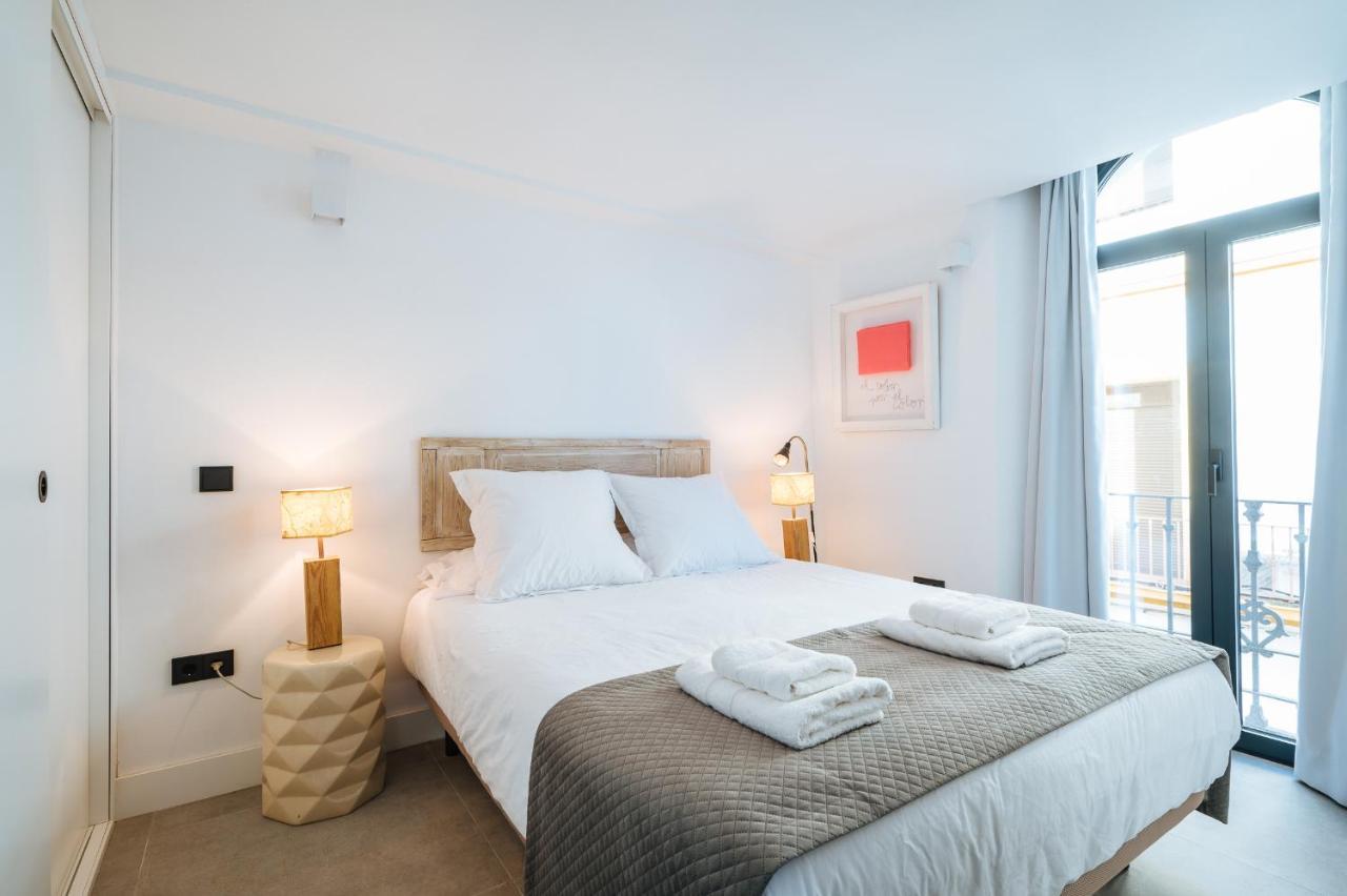 Apartamentos Montevideo 6 Севилья Экстерьер фото