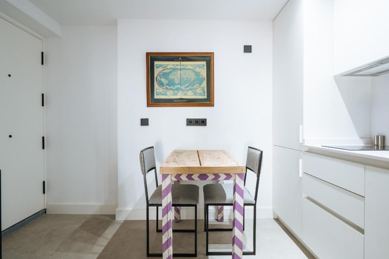 Apartamentos Montevideo 6 Севилья Экстерьер фото