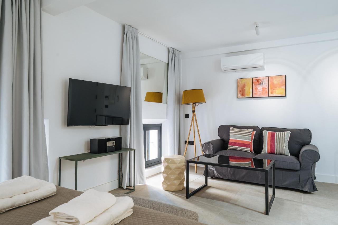 Apartamentos Montevideo 6 Севилья Экстерьер фото