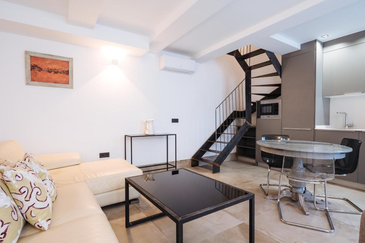 Apartamentos Montevideo 6 Севилья Экстерьер фото