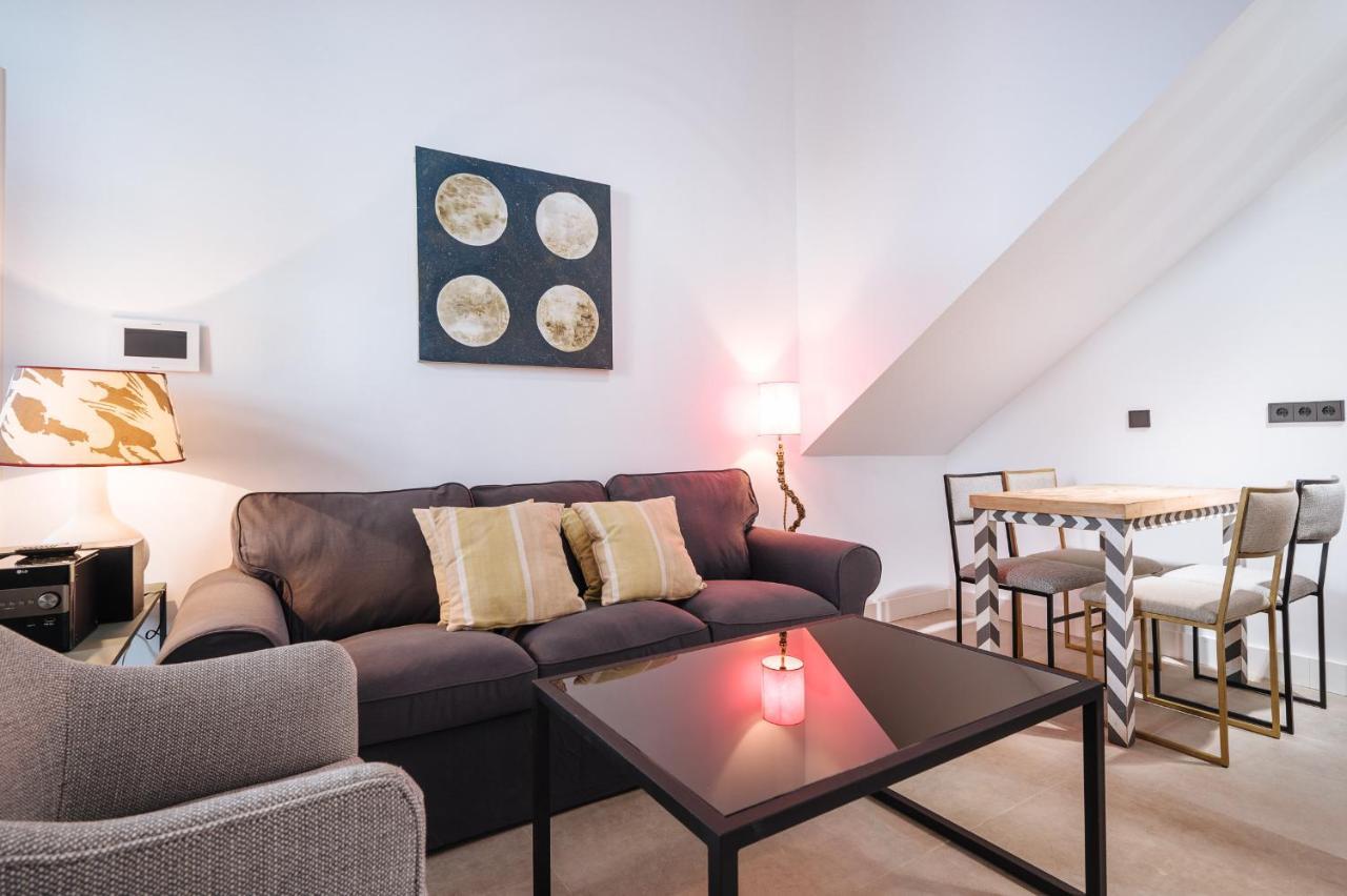 Apartamentos Montevideo 6 Севилья Экстерьер фото