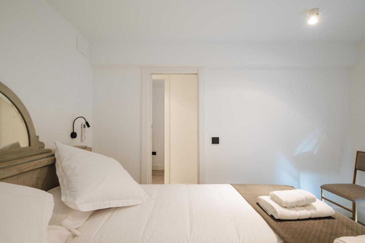 Apartamentos Montevideo 6 Севилья Экстерьер фото