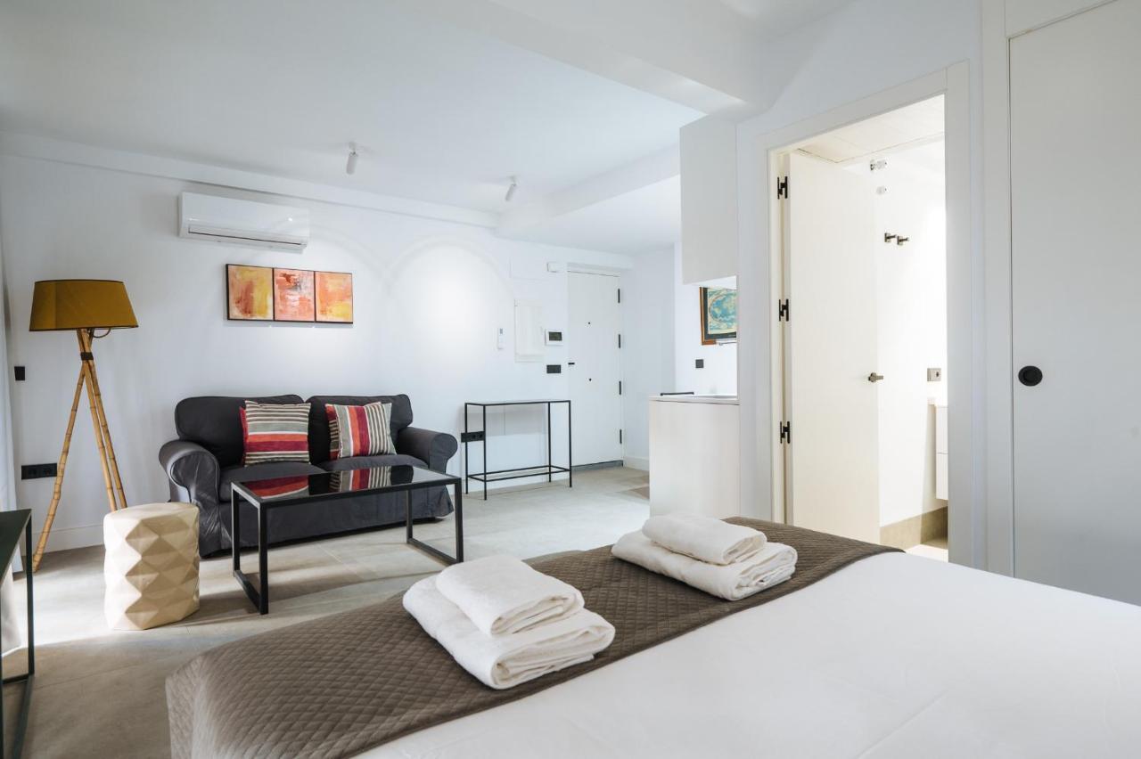 Apartamentos Montevideo 6 Севилья Экстерьер фото
